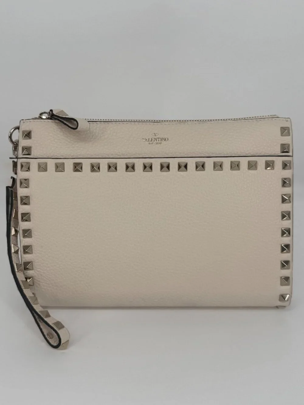 Valentino Garavani Rockstud Wristlet Pouch in Pebbled Calfskin